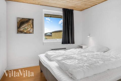 Ett av de 5 utmärkta sovrummen i lyxstuga nr 937 i Vestjylland.