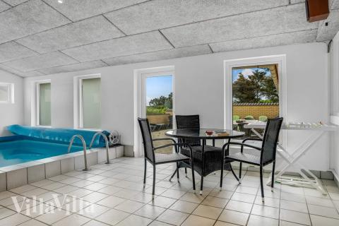 Ta ett dopp i poolen i lyxhus nr 937 i Vestjylland.