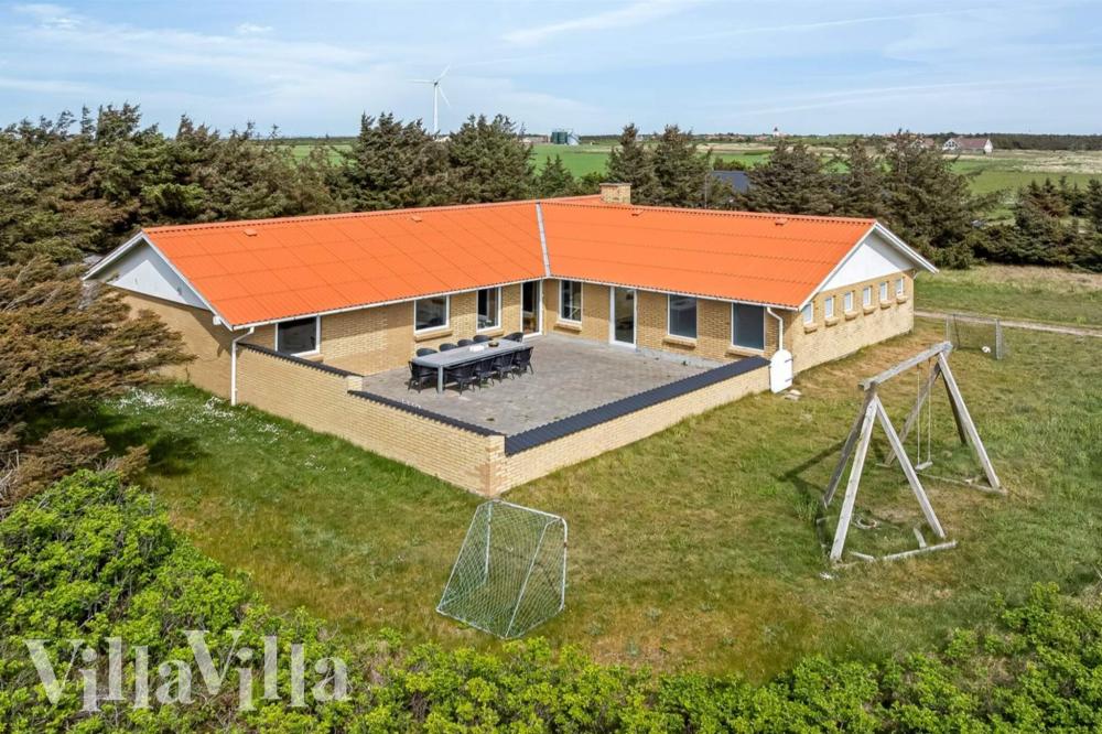 Den tjusiga sommarstugan nr 937 med gott om plats för upp till 10 personer