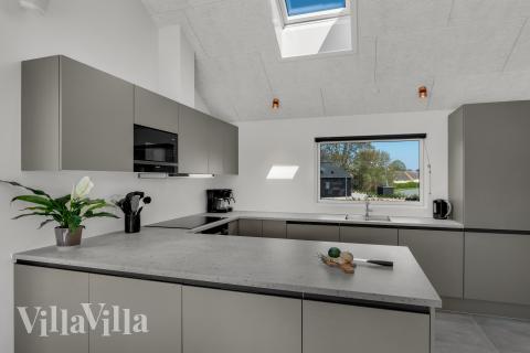 Köket i lyxstuga nr 922 är utrustat så att ni kan laga mat till 14 personer.