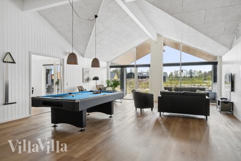 Lyxstuga 914 för 30 personer har ett stort aktivitetsrum med bl.a. biljard och dart