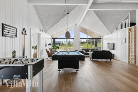 Aktivitetsrum i lyxstuga nr 914 med 12 sovrum och plats för 30 personer.