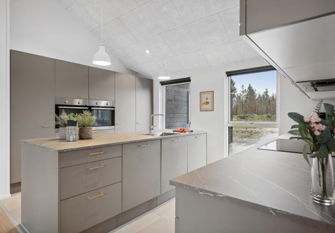 Köket i lyxstuga nr 933 är utrustat så att ni kan laga mat till 20 personer.