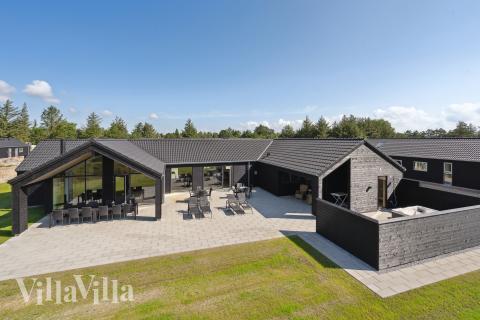 Den praktfulla poolstugan nr 917 med plats för 20 personer ligger i Fyn och öar