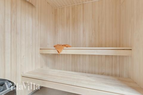 Njut av bastuvärmen i lyxstuga nr 934 för 26 personer