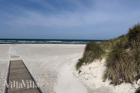 Stranden i närheten av lyxhus 934.