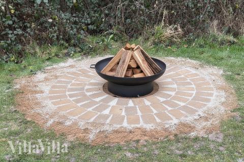 Förutom de många timmar som du kan tillbringa i stugans poolavdelning erbjuder lyxstuga 255 även många utomhusaktiviteter