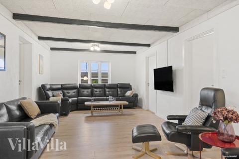 Soffhörnan i lyxstuga 688 i Vestjylland.