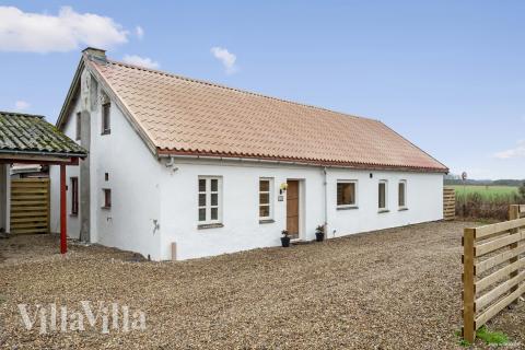 Den tjusiga sommarstugan nr 688 med gott om plats för upp till 26 personer