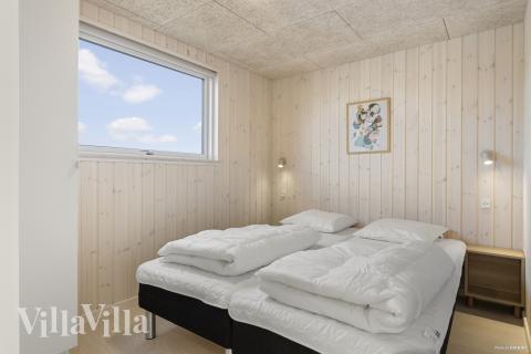 Ett av de 7 utmärkta sovrummen i lyxstuga nr 906 i Fyn och öar.