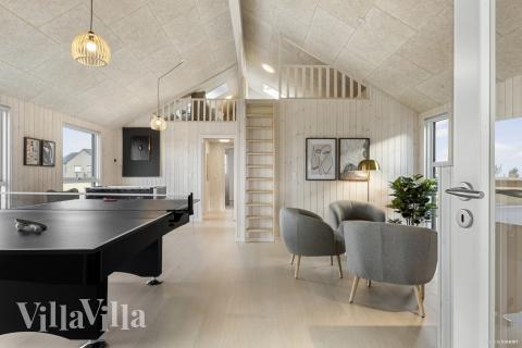 Förutom de många timmar som du kan tillbringa i stugans poolavdelning erbjuder lyxstuga 906 även biljard, bordtennis och dart