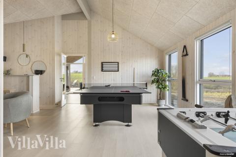 Lyxstuga 906 för 18 personer har ett stort aktivitetsrum med bl.a. biljard och dart