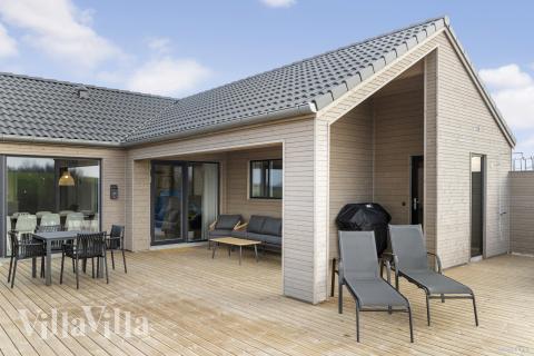 Stor terrass i lyxstuga nr 906 i Fyn och öar.