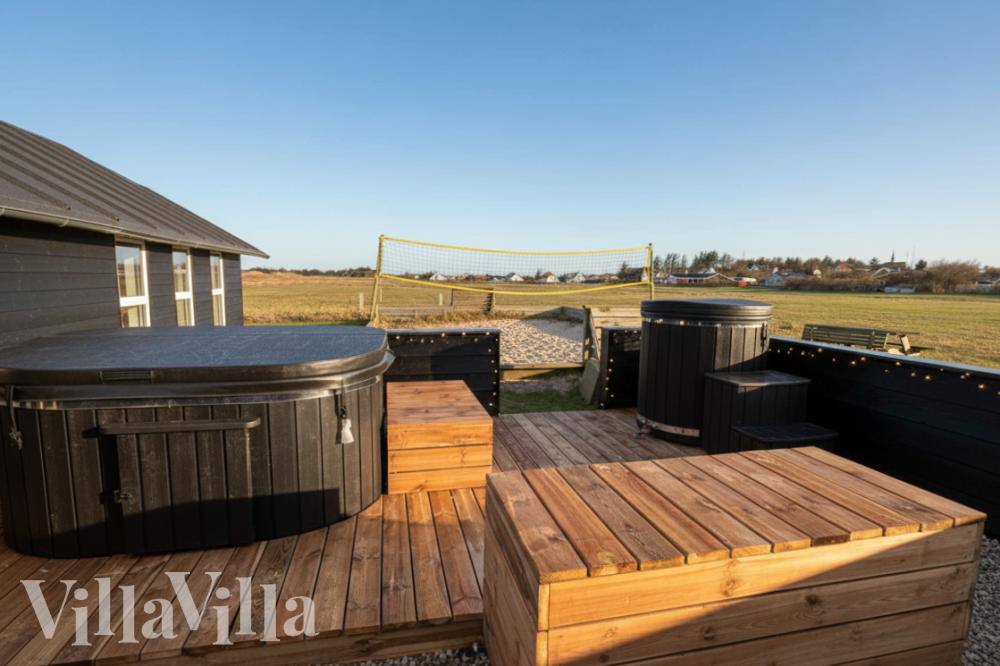 Det finns bubbelpool och 10 sovrum i lyxstuga nr 637.