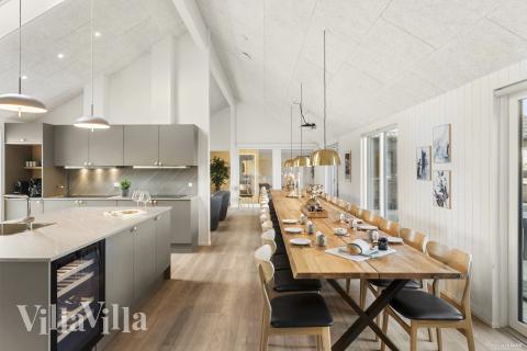 Det stora ljusa vardagsrummet i lyxstuga nr 910 för 30.