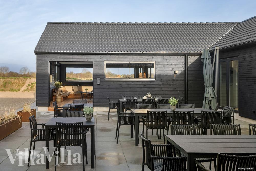 Stor terrass i lyxstuga nr 910 i Lolland/Falster/Møn.
