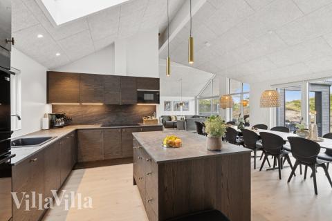 Köket i lyxstuga nr 918 är utrustat så att ni kan laga mat till 18 personer.