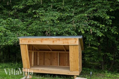 Till den trevliga sommarstugan nr 918 i Vestjylland erbjuds en mängd utomhusaktiviteter, t.ex. lektorn och gungor