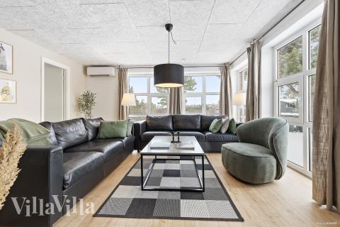 När ni besöker lyxhus nr 926 kan ni mysa tillsammans i sofforna.