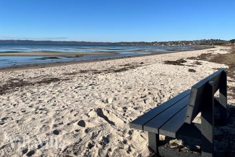 Stranden i närheten av lyxhus 939.
