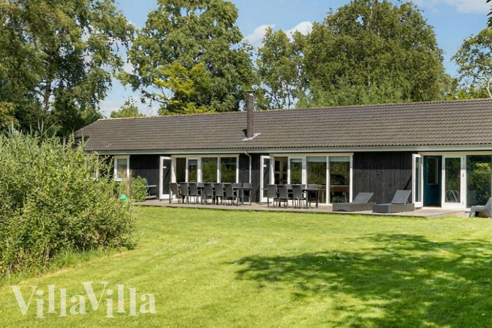 Den tjusiga sommarstugan nr 681 med gott om plats för upp till 17 personer