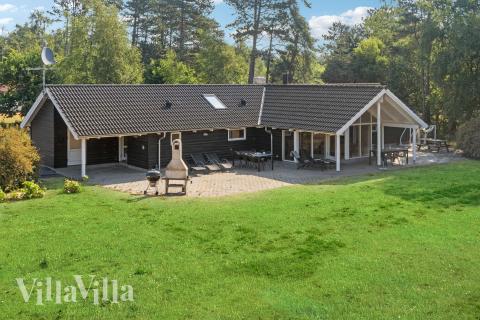 Den behagliga spastugan nr 159 med plats för 12 personer ligger i Lolland/Falster/Møn