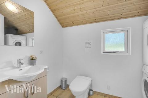 Ett duschrum finns i lyxstuga nr 159 för 12 personer.