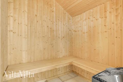 Njut av bastuvärmen i lyxstuga nr 159 för 12 personer