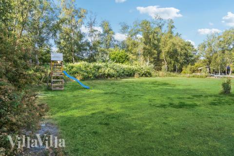 Förutom de många timmar som du kan tillbringa i stugans poolavdelning erbjuder lyxstuga 159 även många utomhusaktiviteter