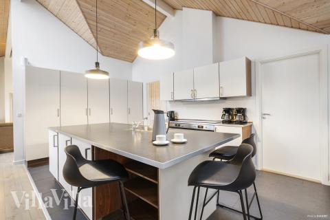 Köket i lyxstuga nr 196 är generöst inrett.