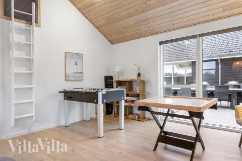 Lyxstuga 196 för 22 personer har ett stort aktivitetsrum med bl.a. biljard och dart