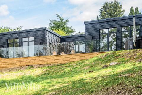 Den behagliga spastugan nr 941 med plats för 16 personer ligger i Østjylland