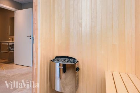 Lyxstuga nr 941 är bland annat utrustad med en härlig bastu.