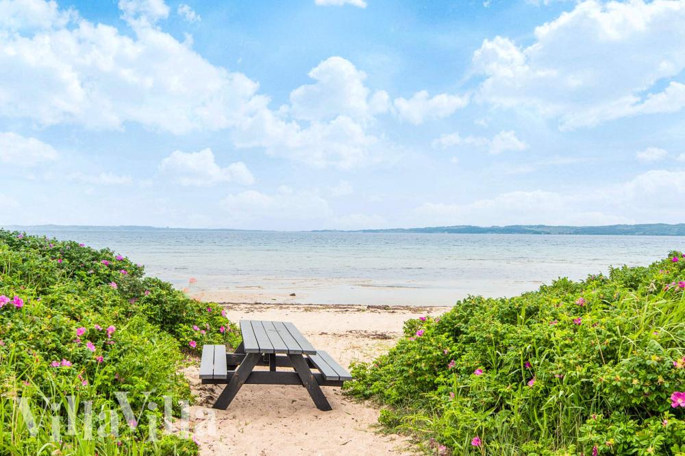 Stranden i närheten av lyxhus 941.
