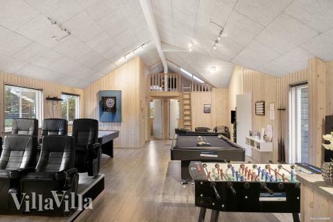 Förutom de många timmar som du kan tillbringa i stugans poolavdelning erbjuder lyxstuga 314 även biljard, bordtennis och dart