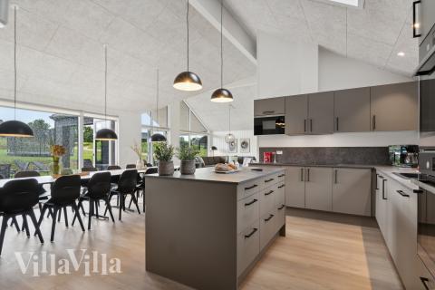 Köket i lyxstuga nr 943 är generöst inrett.