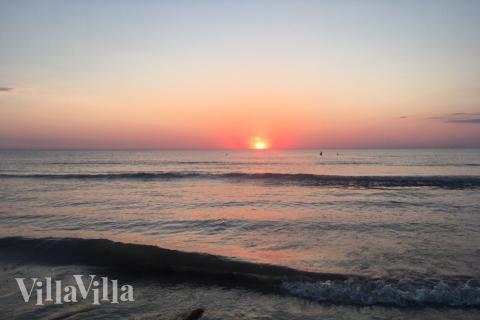 Den vackra stranden i närheten av lyxhus 944 vid Nordjylland.