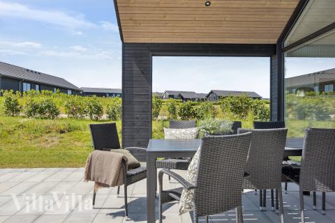 Njut av en grillkväll på terrassen i lyxstuga nr 942 i Fyn och öar