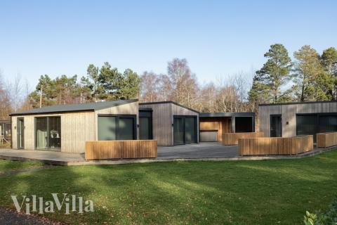 Den behagliga spastugan nr 924 med plats för 9 personer ligger i Lolland/Falster/Møn