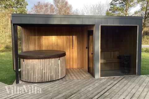 Njut av spabadets värme i lyxstuga nr 924 i Lolland/Falster/Møn