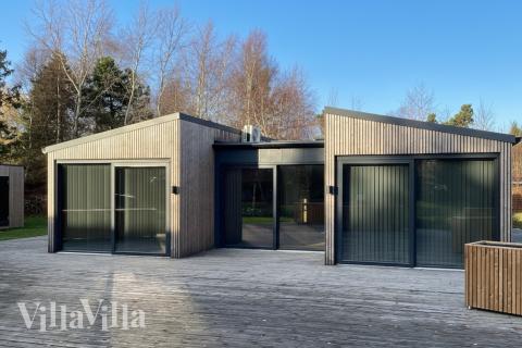 Njut av en grillkväll på terrassen i lyxstuga nr 924 i Lolland/Falster/Møn