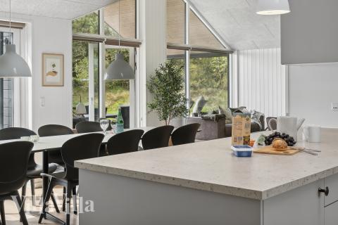 Köket i lyxstuga nr 915 är utrustat så att ni kan laga mat till 16 personer.