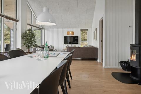 Ni kan sitta 16 personer tillsammans i vardagsrummet när ni besöker lyxhus nr 915 i Fyn och öar.