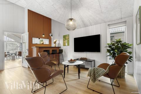 Lyxstuga 810 för 18 personer har ett stort aktivitetsrum med bl.a. biljard och dart