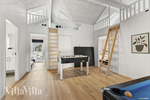 Aktivitetsrum i lyxstuga nr 810 med 7 sovrum och plats för 18 personer.