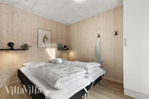 Ett av de 7 utmärkta sovrummen i lyxstuga nr 810 i Østjylland.
