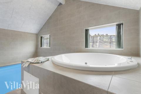 Njut av spabadets värme i lyxstuga nr 814 i Østjylland