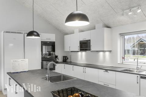 Köket i lyxstuga nr 814 är utrustat så att ni kan laga mat till 26 personer.