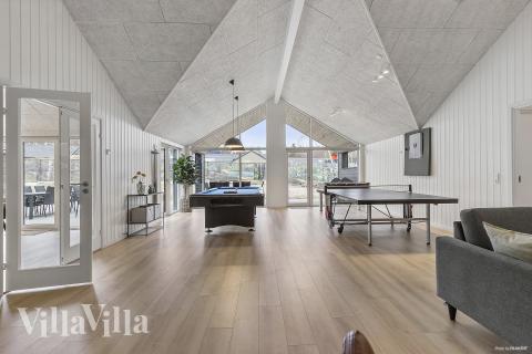 Aktivitetsrum i lyxstuga nr 814 med 10 sovrum och plats för 26 personer.