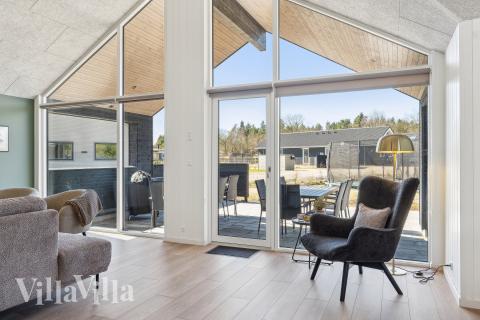 När ni besöker lyxhus nr 930 kan ni mysa tillsammans i sofforna.